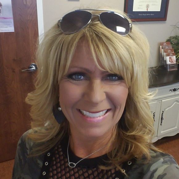 Meet your Posher, Christy - Picture 1 of 1